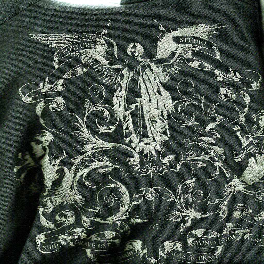 'NIHIL GRAVE EST' CABLE HOOD