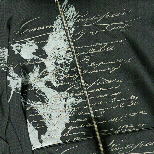 'NIHIL GRAVE EST' ZIP HOOD